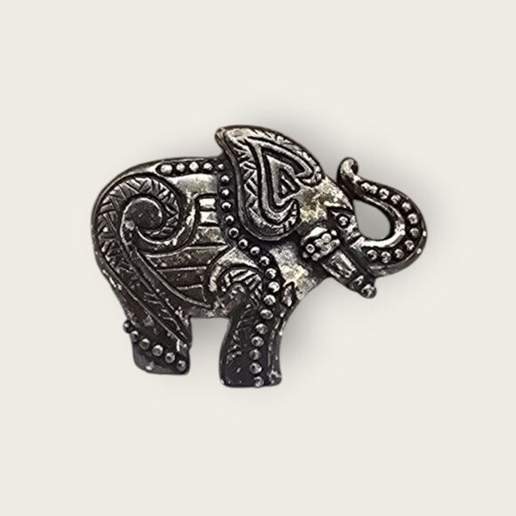Elephant Brooch – Silver Textured Tribal Design Vintage Pin - Picture 6 of 6